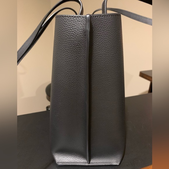 Coach Willow Tote 13.5’’L X10.75’’H X 5.5’’ Deep, handle 11’’ - Picture 3 of 12